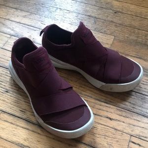 Used Gore vans burgundy